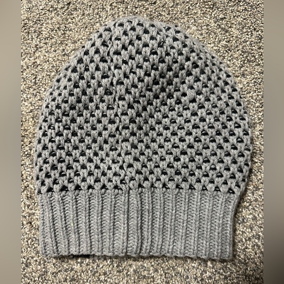 SOLD North Face reversible slouchy knitted toque - Picture 3 of 10